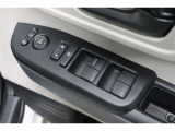 運転席はオート機能付のパワーウィンドウです!