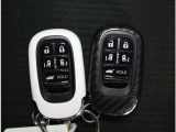 スマートキー  ポケットやバックに入れたままでもドアの施錠・解錠やエンジンの始動ができる電子キーです。ポケットにいれたまま洗濯しないでくださいね。