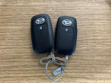 【スマートキー】 スマートキーを携帯していれば、ドアハンドルのボタンを押すだけでロックの解除ができます。