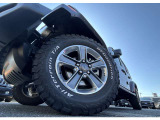 純正18インチアルミホイール!JEEPのエンブレムが魅力的!