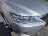 自分の存在を対向車や歩行者へ知らせたり、暗い道を照らしたりなど、夜の運転で重要となるライトです。