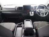 【新車/ハイエースワゴンGL/4WD/familiar/2.7Lガソリン】フローリング施工【全国納車可能】