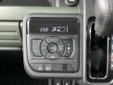 温度の設定のみで快適な風量やモードなどを自動調整してくれるフルオートエアコンを装備!