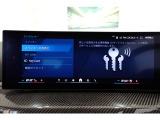 クルマの頭脳ともいえる、管理システム、iDrive。ナビだけではなく、オーディオ操作や車両情報の表示などをコントロールできます。便利さと安全性の向上にも繋がっています。