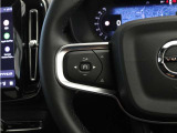 前方車を自動追従するアダプティブクルーズのほか、ステアリング操舵も行う進化型クルーズ『パイロットアシスト』を搭載。車体を車線内へと適正に維持しつつ先行車を忠実に追従します。