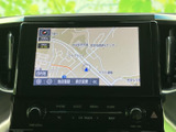 現在地を中心に周辺の道路や施設名を確認できる地図画面です。縮尺や地点登録などの項目も表示され、行き先までのルートを調べたり、周辺の位置関係を把握したりする際に便利です。