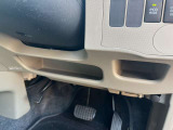 運転席足元まわり。ペダルまわりの状態です