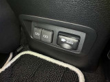充電用USB端子付き。スマートフォンなどの充電に便利です。