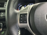 ステアリングスイッチ装備!運転しながら手元でオーディオの操作などができます。