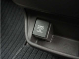 ◆12V電源ソケット◆スマートフォンの充電等にも便利な電源ソケット!使いやすい場所に装備されています。