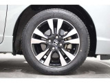 純正のアルミホイールが足元を飾ります!タイヤサイズは 185/60R15 でございます!