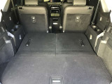 後部座席を倒すとかなりの広さがあり大きな荷物もラクラク積めますよ!