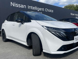 目立つキズの無いキレイなボディの当社元試乗車♪