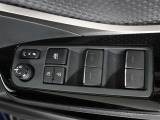 運転席のパワーウインドスイッチで全席窓の開閉・ロック操作ができます。