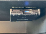 ETC本体は目立ちにくいグローブBOX内に配置されております。(※盗難防止のため駐車中はカードを抜き取って保管ください。)