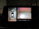 上から丸見え!アラウンドビューカメラです。お車の周りを写します。もちろん後退時には右画面に大きく表示します。