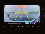 バックでの車庫入れも安心です! リアカメラが付いているバックモニター付のナビを装備しております。操作線もついており距離感も画面から確認できます。