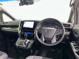 運転席まわりです。 各操作スイッチは使いやすい位置に配置されてます。