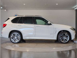 BMWでは重量配分にもこだわりがあり、FRモデルでは50:50とFFモデルでも60:40と前後の重量バランスにこだわり、軽快なハンドリングを実現しております。