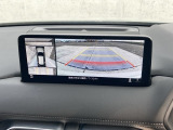 狭い場所での駐車やすれ違いなどでより的確な運転操作に役立つ360&deg;ビューモニターが装備されています。