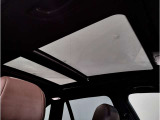 ★サンルーフ★解放感溢れる仕様です★チルドアップや全開にも出来、車内を明るくしてくれます★