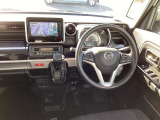 広い運転席で使い易い。