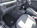 ★中古車の特権!フロアマット付いてます!新車のときは別売り!当店はもちろん車輌本体価格に含まれておりますのでご安心を!★