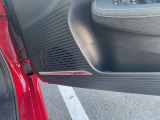 運転席と助手席のドア内張にもBOSEスピーカーががります