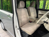 運転席まわりには十分なスペースがあり、大柄な方でもゆったり運転していただける環境です。