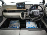 運転にかかわる様々な操作を安全に行えるように視点移動が少なく、操作性に配慮されたスイッチ類が凝縮されたコクピットです。