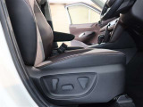 パワーシート搭載。微妙な調整が手軽にでき、ピッタリなポジションで運転することが可能です。