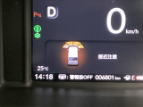自社整備工場で点検整備をおこなってからお渡ししています。車検が残っている場合は『12ヶ月点検整備』を、車検整備付きの場合は『車検整備』をおこないます。整備費用は車両本体価格に含まれています。