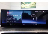 クルマの頭脳ともいえる、管理システム、iDrive。ナビだけではなく、オーディオ操作や車両情報の表示などをコントロールできます。便利さと安全性の向上にも繋がっています。