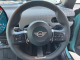 丸を基調としたMINIらしい運転席デザイン