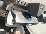 ETCはルームミラー一体式となっておりますのでとてもすっきりとしています。ナビと連動して利用料金の確認もできます。