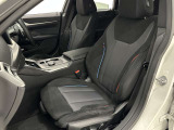 スポーツシートはサポートも良く長時間運転しても疲れません。