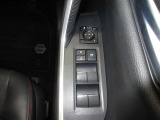 乗員全員が快適に操作できる、全席オート機構付ワンタッチパワーウィンドウです。