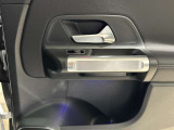 メモリー付き電動シートも装備されておりますのでシート位置を3パターン記憶できます。