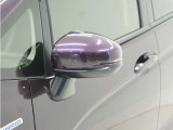 ◆ドアミラーウインカー◆ドアミラーにウインカーを装備しています。対向車に自身の進行方向を合図し安全に運転できます。