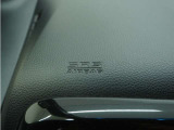◆助手席エアバッグ◆SRSエアバッグは、シートベルトだけでは防ぎきれない衝突時の衝撃から乗員を守るための安全装置。衝突時に瞬時に膨らみ、頭部や胸部がダッシュボードに直接衝突するのを防ぎます。