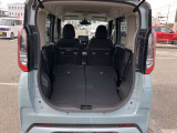 シートをすべて倒すとこんなに広々。たくさん荷物を積めます。これだけのスペースであればかなりの荷物が載せられます☆