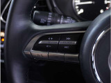 【ステアリングスイッチ】運転中、前方から目線をそらすことなく、オーディオ等の操作が可能な便利機能。安心&快適ドライブにはマストな装備。