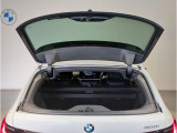 【トランクルーム】十分な容量を確保したトランクルーム。環境へ配慮したスペアタイヤ非搭載のBMW。その分、トランクスペースを有効活用できる様にしてあります。