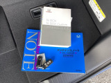 メンテナンスノート【整備記録簿】、取説も揃っています。スマートキーはバッグなどにしまったままボタン操作でエンジンの始動・停止ができて大変便利です。