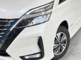 【LEDヘッドライト】悪天候や夜間走行時も良好な視界を確保し安心して運転できる高輝度LEDヘッドライトを装備!点灯速度が早く、消費電力も抑えられています。
