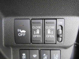 運転席からインパネ部のスイッチを押すだけで、両側スライドドアが自動で開閉します。