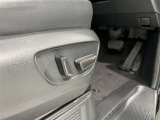 パワーシート搭載。微妙な調整が手軽にでき、ピッタリのポジションで運転することが可能です。