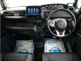 運転にかかわる様々な操作を安全に行えるように視点移動が少なく、操作性に配慮されたスイッチ類が凝縮されたコクピットです。