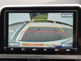 【バックモニター】バックカメラが装着されています。車庫入れが苦手な方もこれがあれば安心ですね