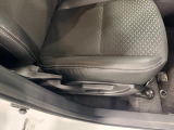 痛みの出やすい運転席シートの角、フロアマット、座面、ともに良好です